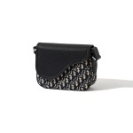 ¥ 520 【Dior】⭐⭐​H27⭐E-130 尺寸 23cm *6cm * 18cmL X